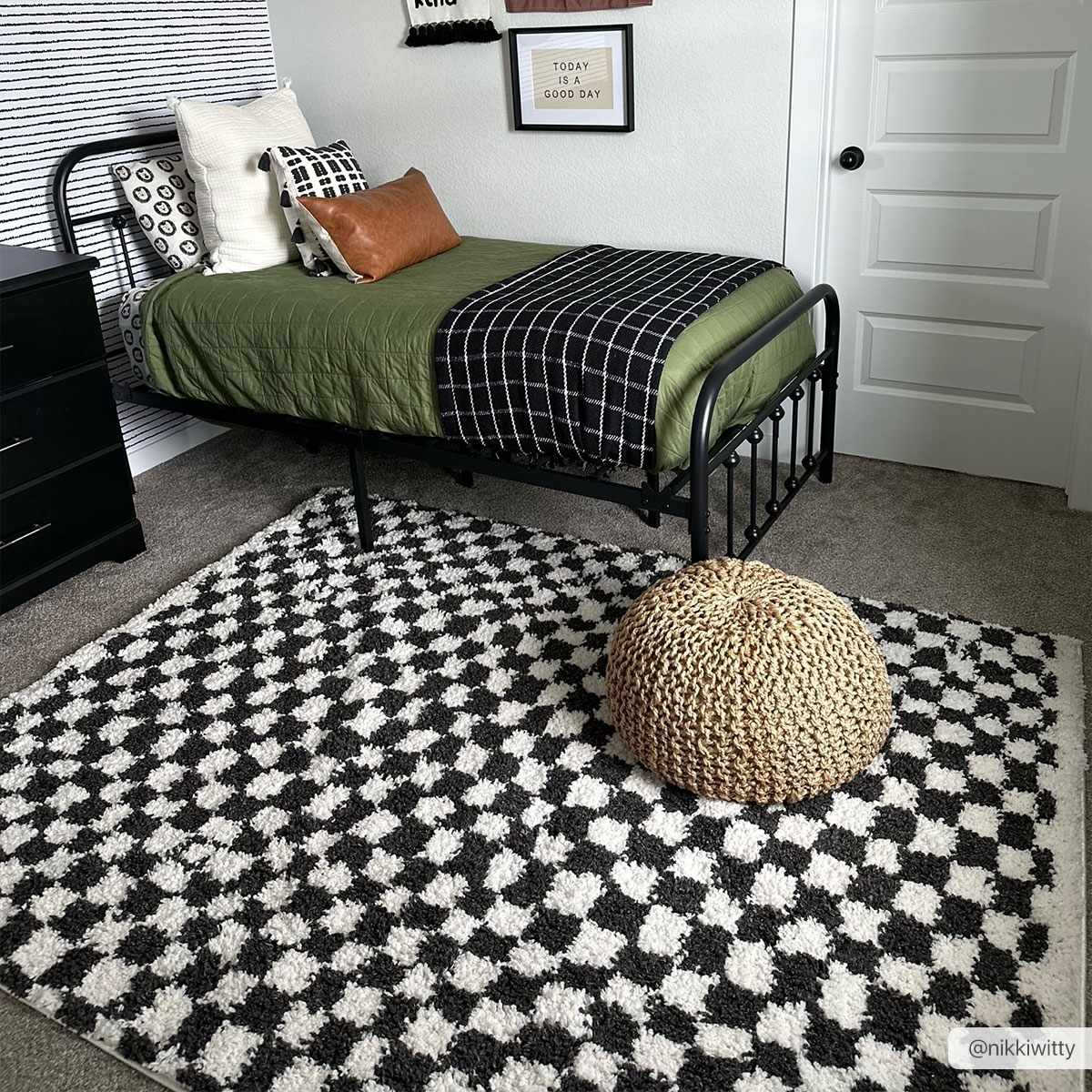 Kieu Checkered Shag Rug  Plush Pile, 100% Polyester, Gray/White