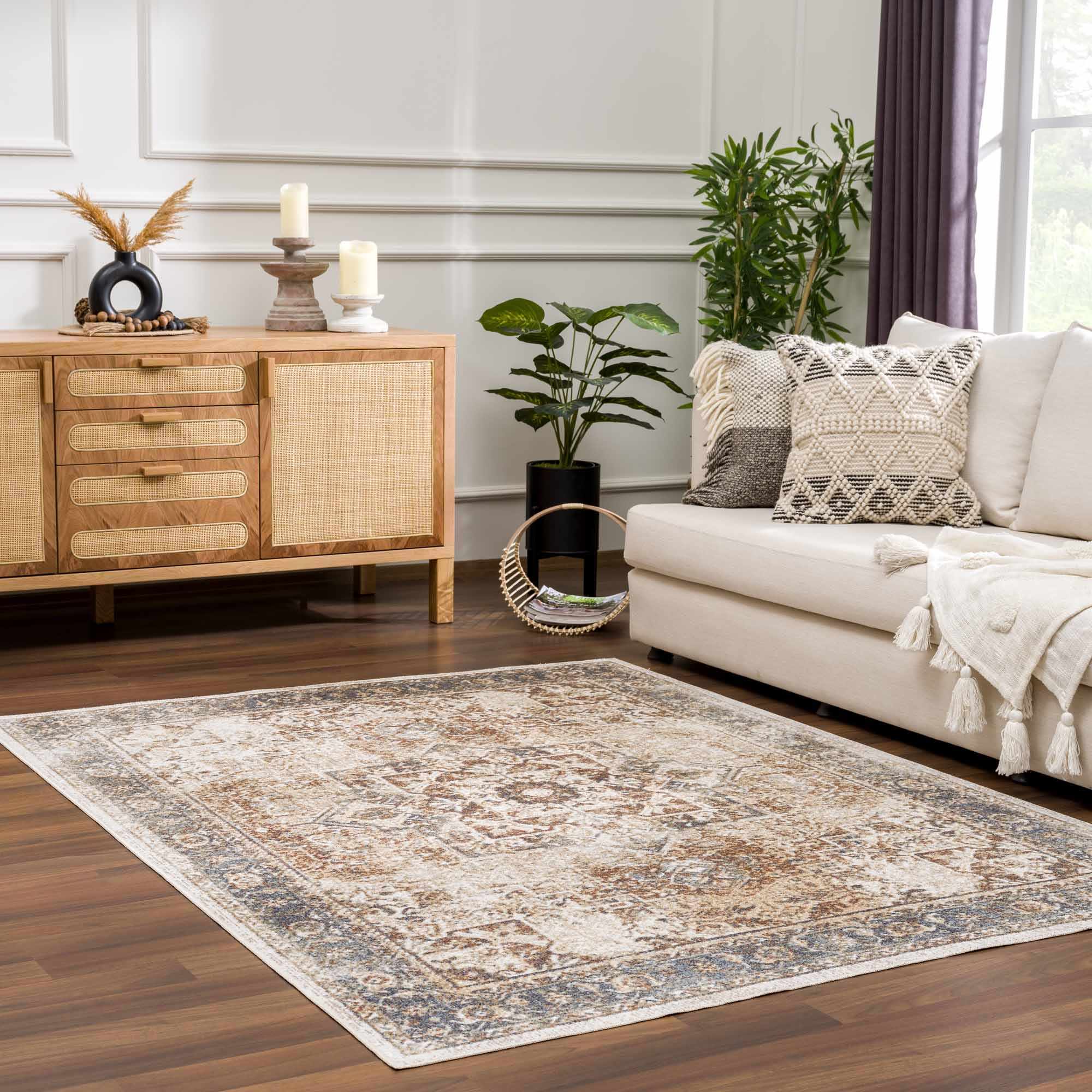 Bela Heritage Style Rug  Washable Medium Pile Polyester