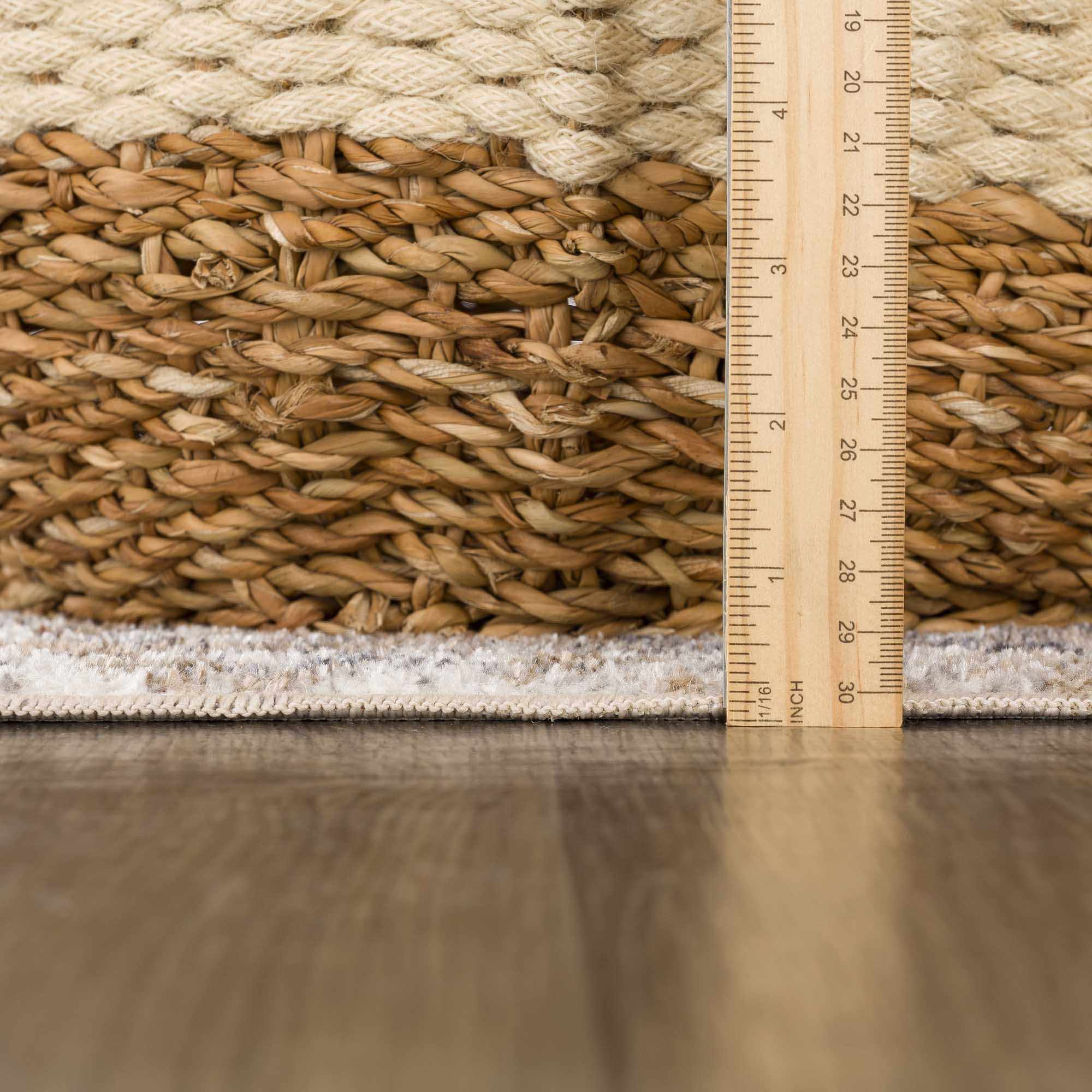 Bela Washable Rug  Medium Pile  100% Polyester  Traditional Style