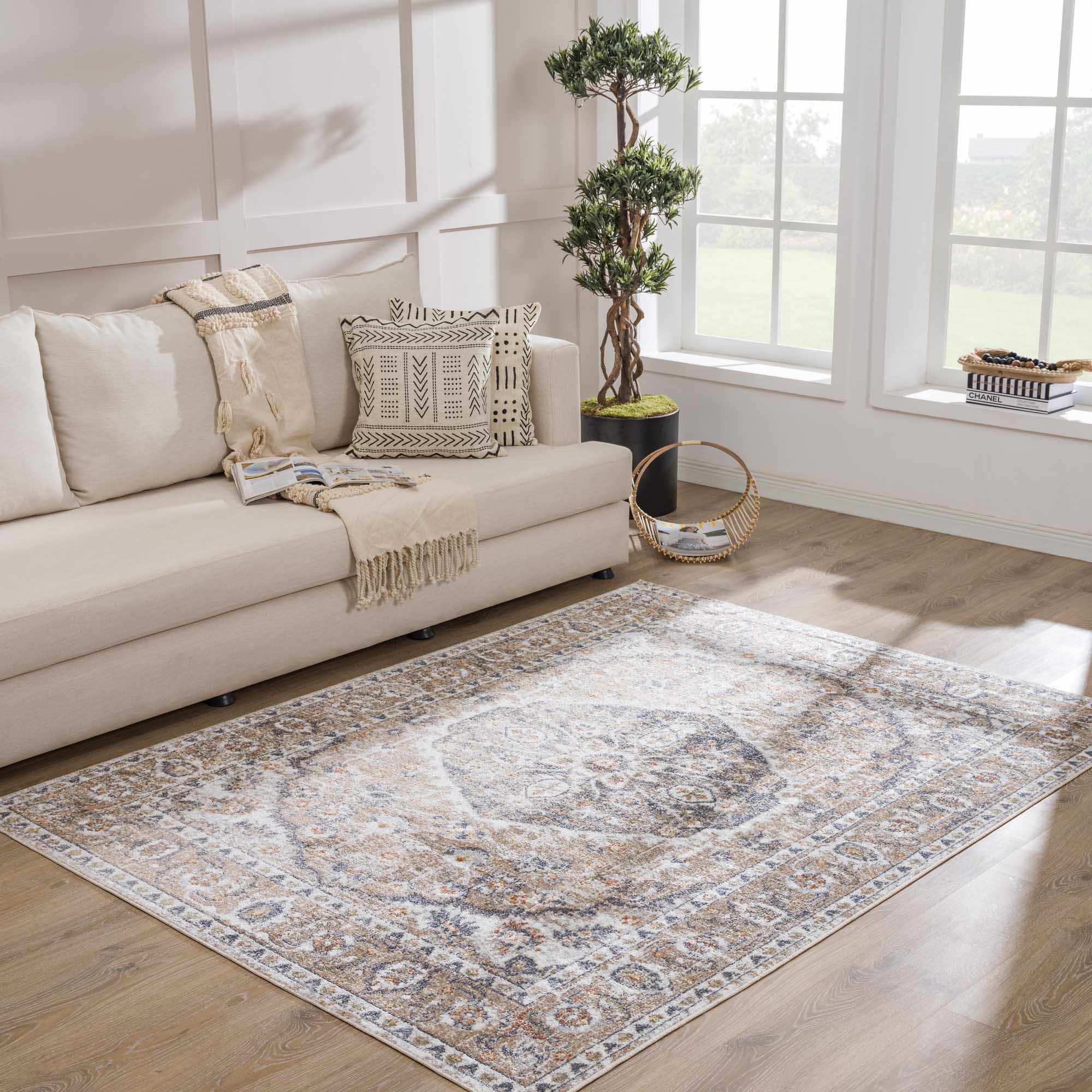 Bela Washable Rug  Medium Pile  100% Polyester  Traditional Style