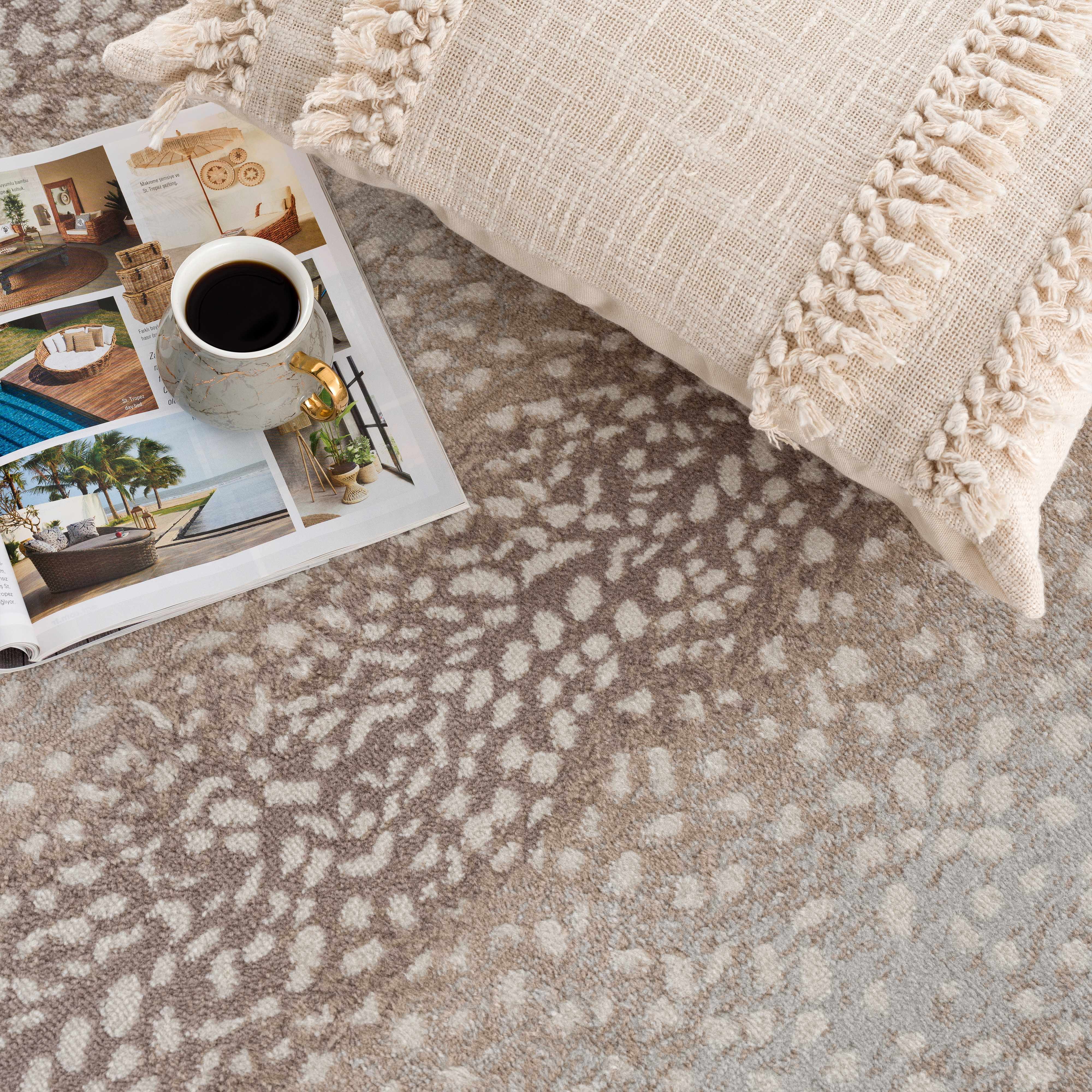 Bela Leopard Print Rug  Medium Pile, 100% Polypropylene