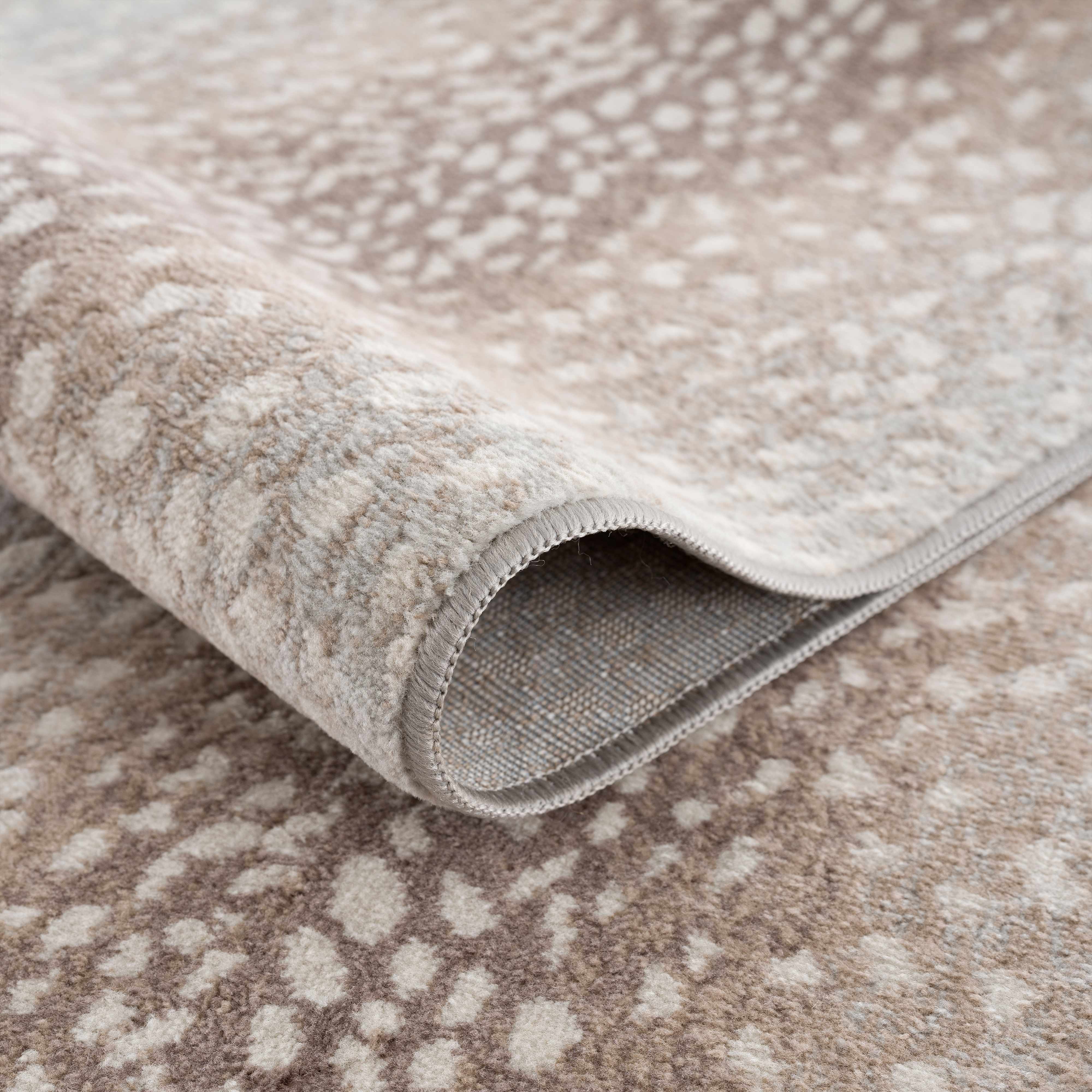 Bela Leopard Print Rug  Medium Pile, 100% Polypropylene