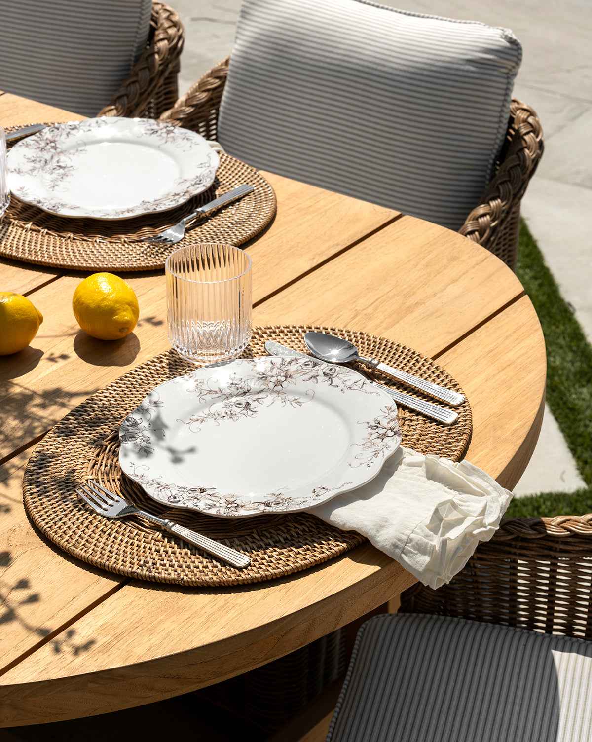 Bela Dinner Plates Set of 4 Melamine with Scalloped Edges