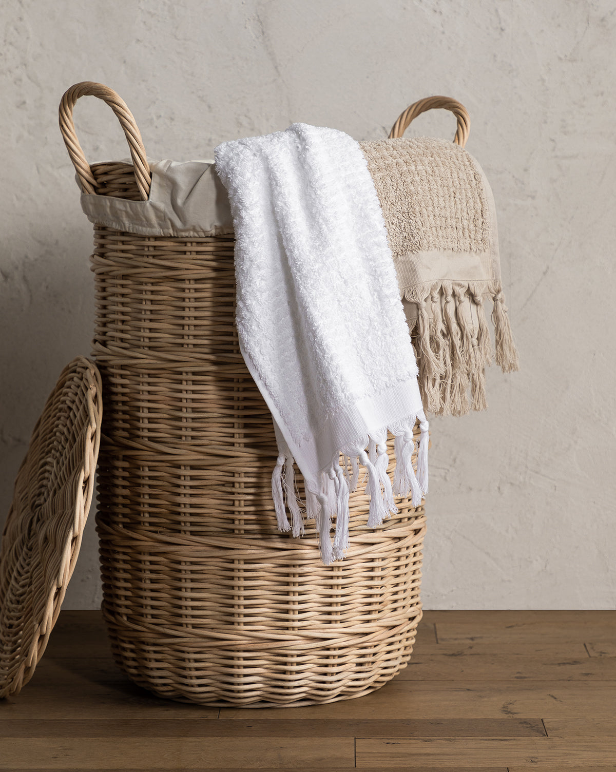 Bela Rattan Laundry Bin  Lidded with Organic Design