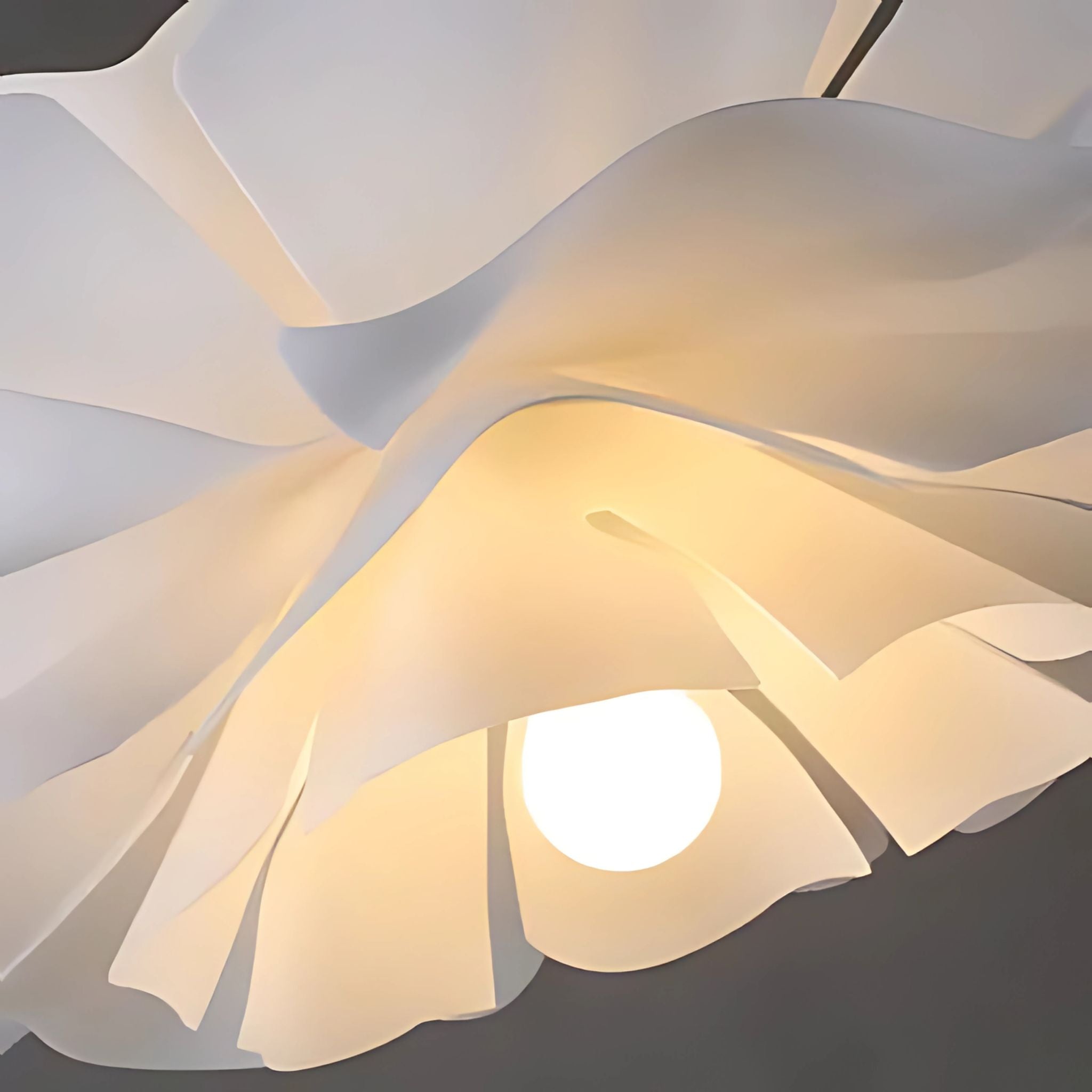 Celeste Pendant Lamp | Ø50 cm, White Composite with Wavy Leaves