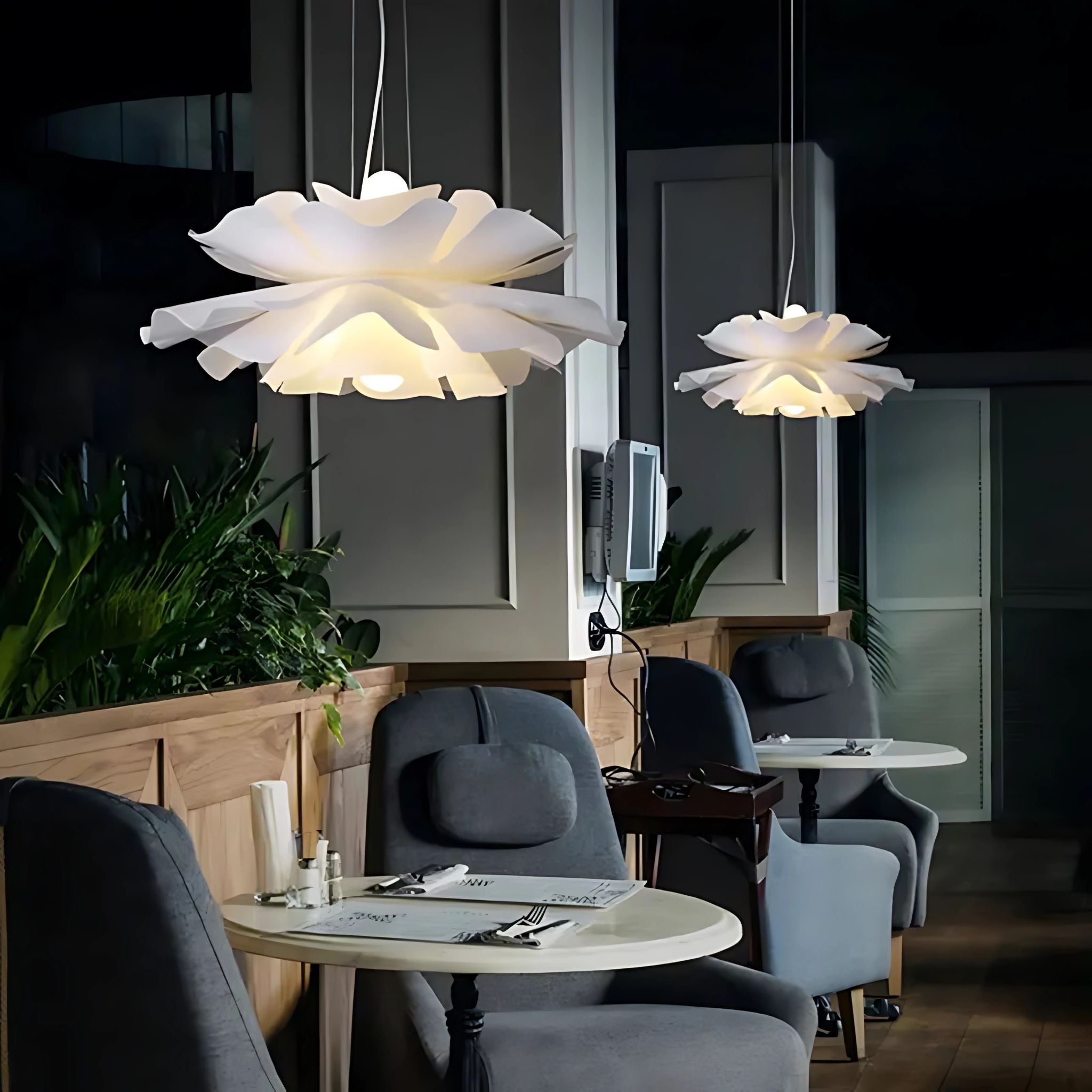 Celeste Pendant Lamp | Ø50 cm, White Composite with Wavy Leaves